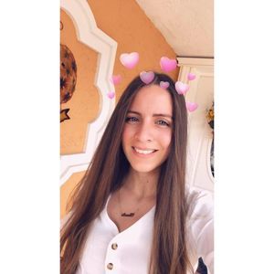 Meet your Posher, Claudia